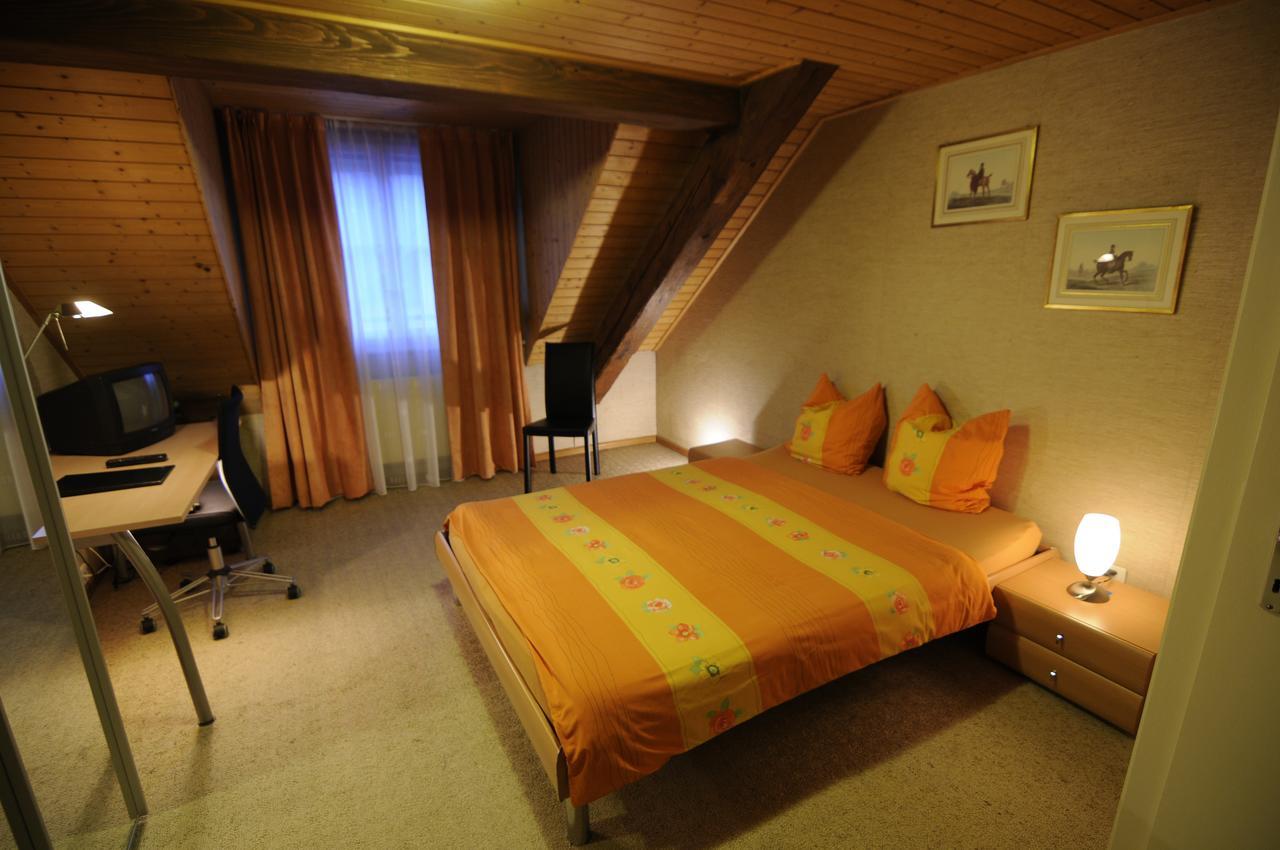 Hotel De La Croix-Blanche Cressier ภายนอก รูปภาพ
